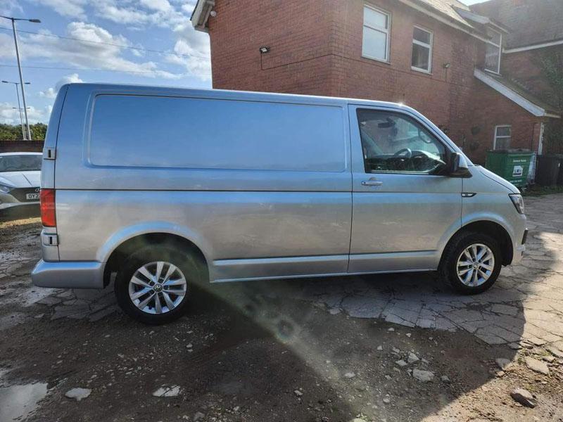 Volkswagen Transporter 2.0 TDI T28 BlueMotion Tech Highline FWD SWB Euro 6 (s/s) 5dr